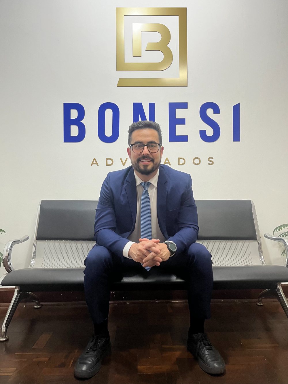 Dr. Gustavo Bonesi no escritório Bonesi Advogados